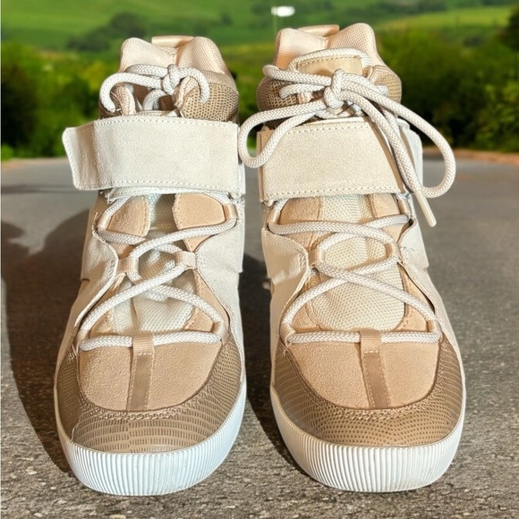 Sorel Out N’ About Sport Wedge Boot. Excellent Condition - Picture 6 of 12